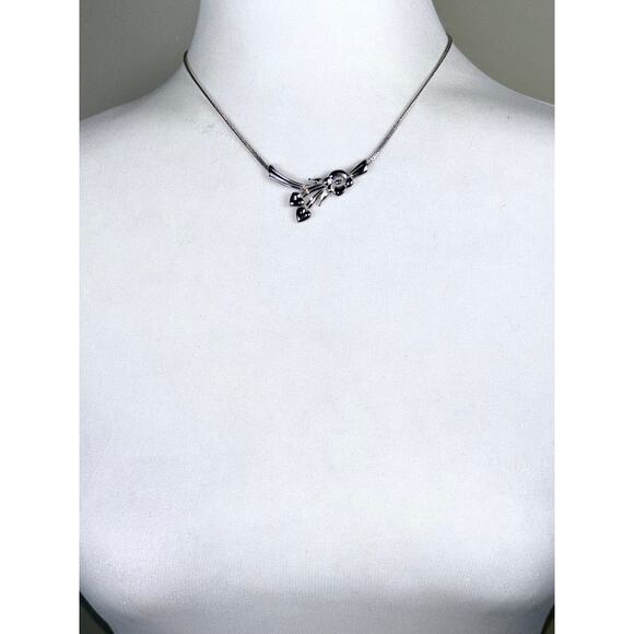 Vintage Monet Silver Herringbone Heart Flower Pendant Signed Collar Necklace - Picture 3 of 7